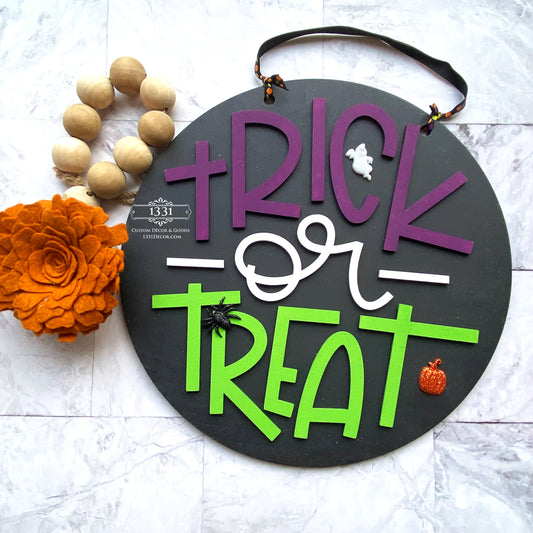 Trick or Treat Door Hanger, Trick or Treat sign, Halloween Sign, Trick-or-Treat sign, Halloween Decor, Halloween Door Hanger
