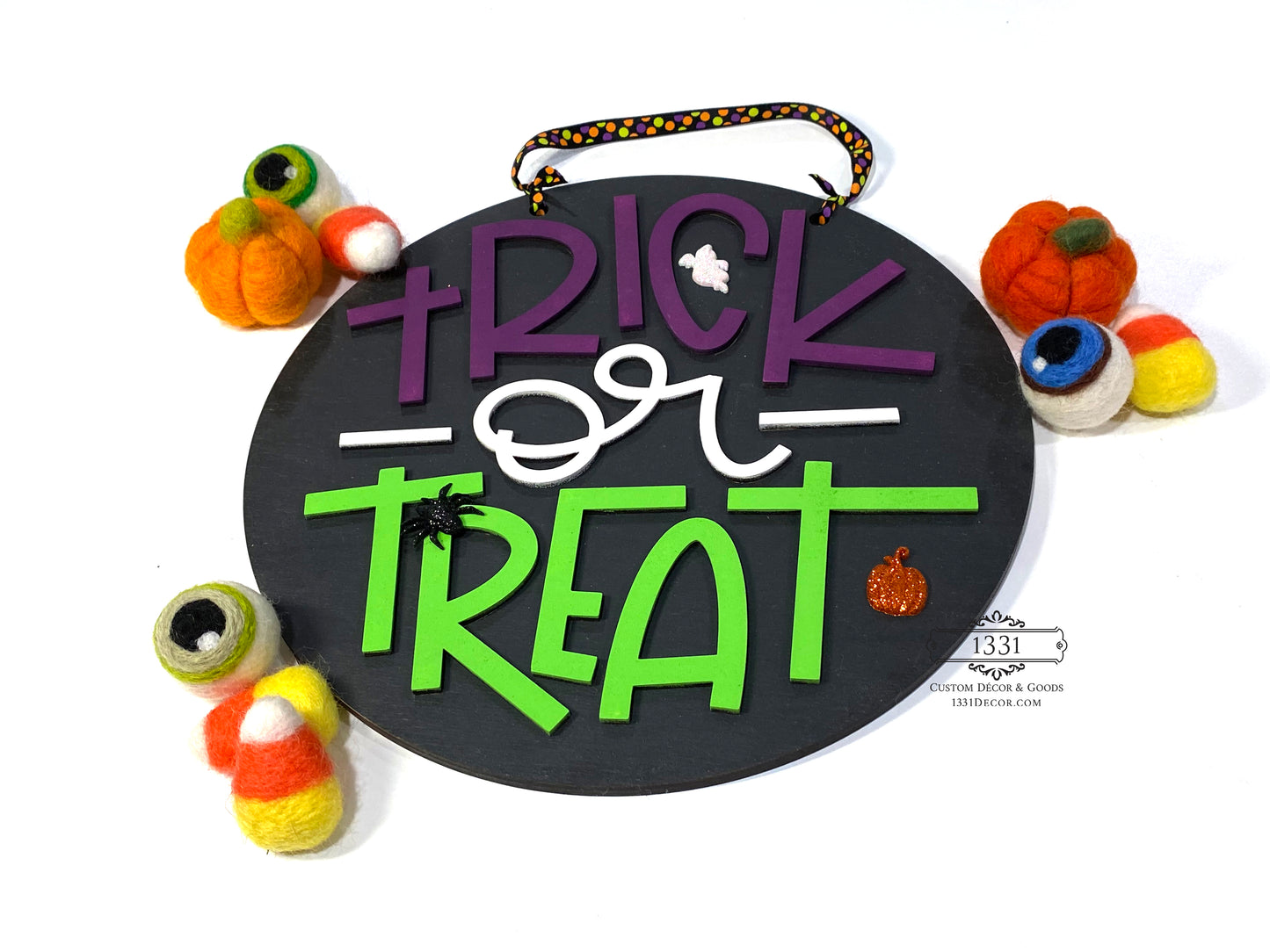 Trick or Treat Door Hanger, Trick or Treat sign, Halloween Sign, Trick-or-Treat sign, Halloween Decor, Halloween Door Hanger