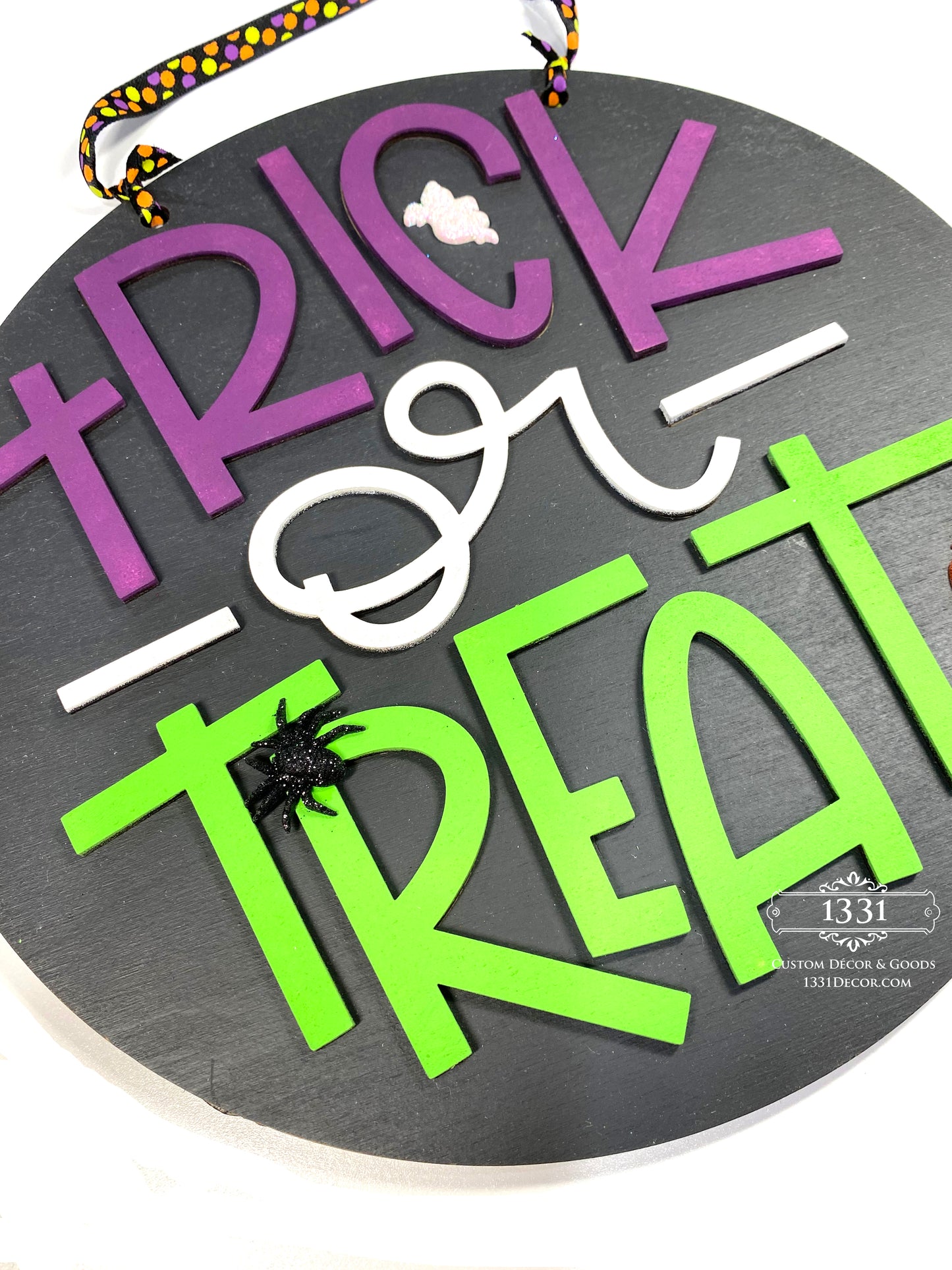 Trick or Treat Door Hanger, Trick or Treat sign, Halloween Sign, Trick-or-Treat sign, Halloween Decor, Halloween Door Hanger